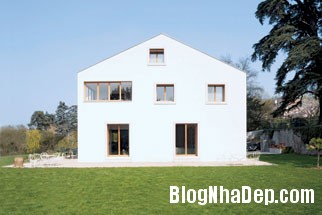 20131224012944039 Ngôi nhà màu trắng tinh khiết ở trung tâm Geneva