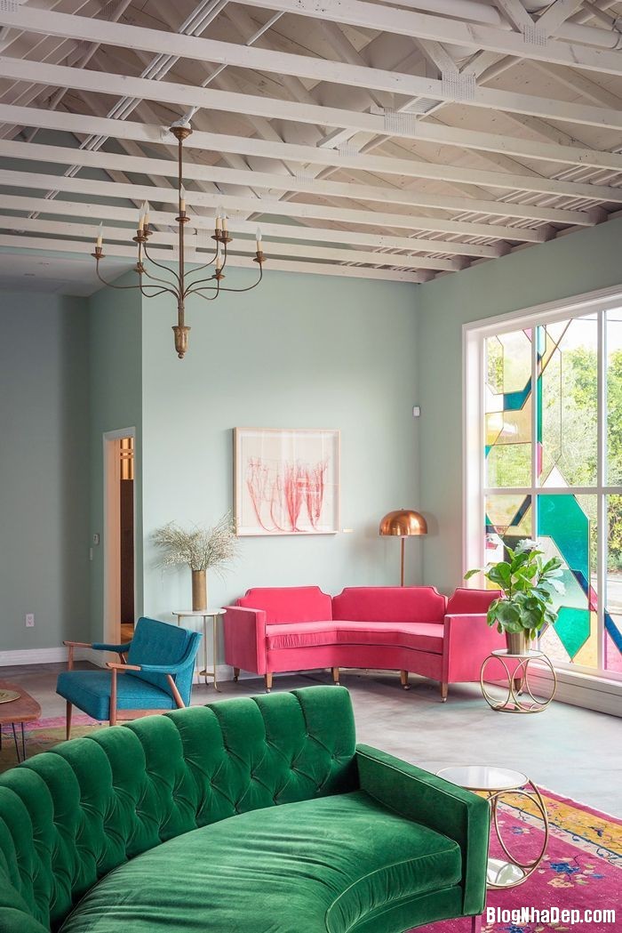 10 Phòng khách ấn tượng với những bộ sofa màu hồng