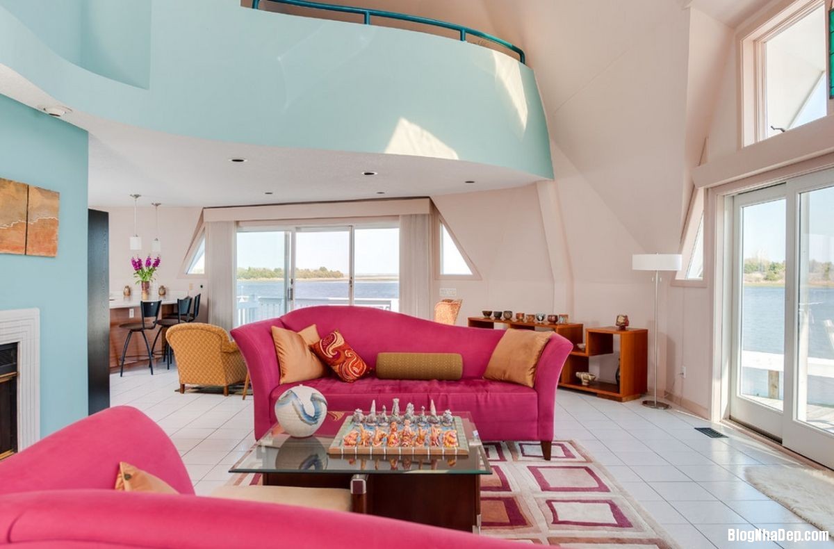 14 Phòng khách ấn tượng với những bộ sofa màu hồng