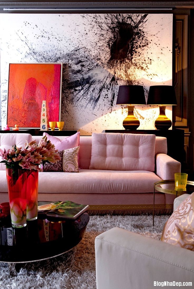 8 Phòng khách ấn tượng với những bộ sofa màu hồng