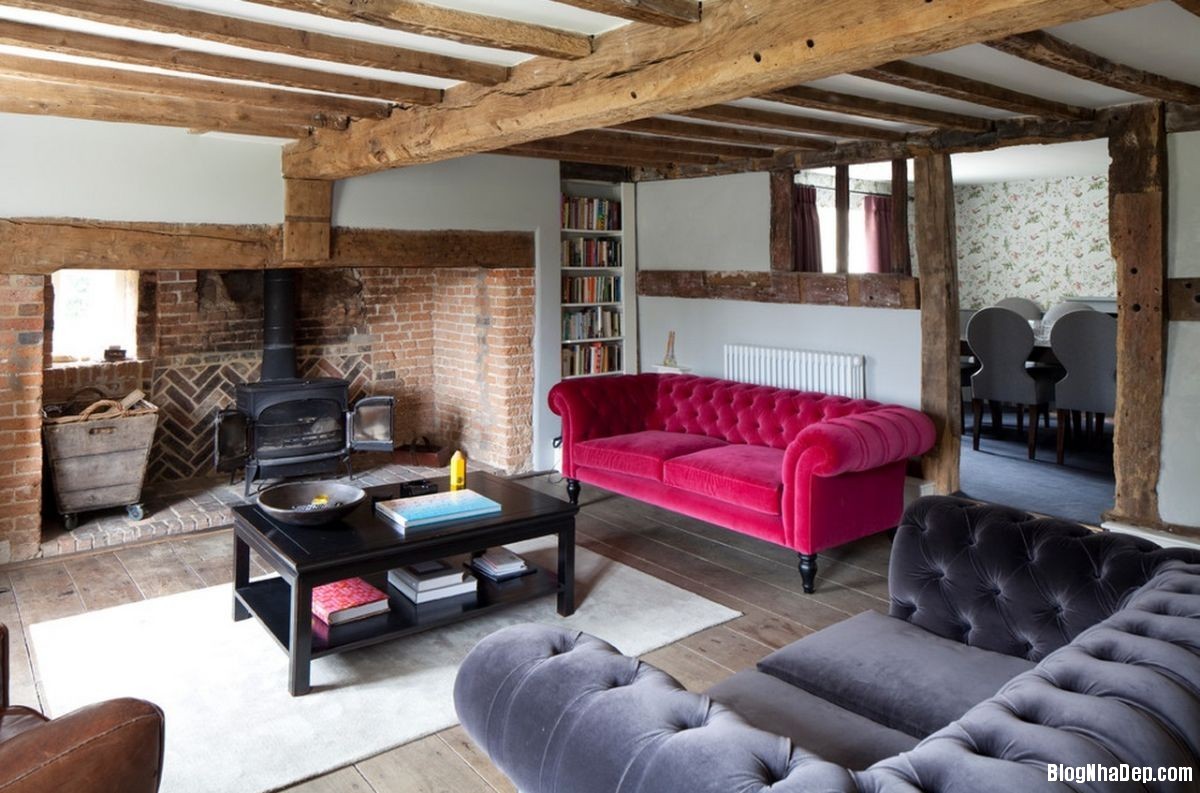 2 Phòng khách ấn tượng với những bộ sofa màu hồng